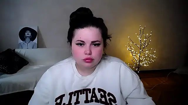 Emily Mo online show from 15, 6, 2026