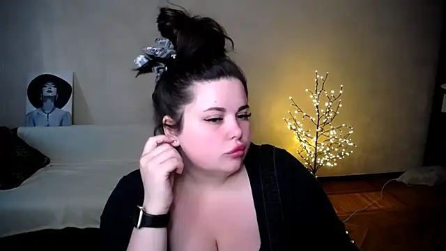 Emily Mo online show from 16, 6, 2026