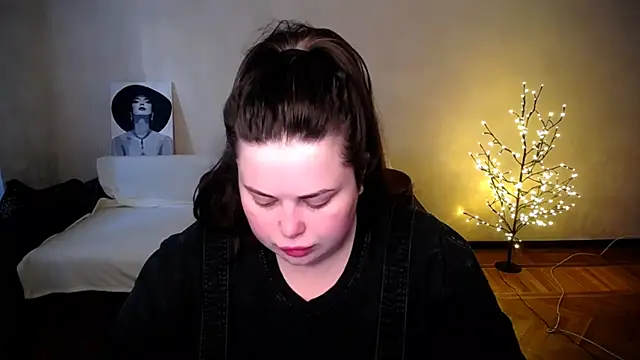 Emily Mo online show from 21, 6, 2026