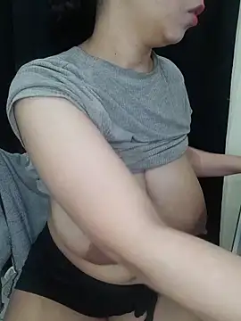 DianiQueenn online show from 20, 6, 2026