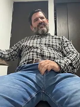 Snapshot of Maxi_TheBigDaddy chatting on 4, 6, 2026 Maxi TheBigDaddy online show from 4, 6, 2026