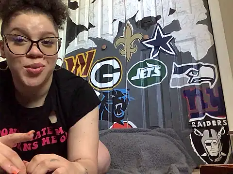 Snapshot of QueenNuttCollector chatting on 12, 5, 2026 QueenNuttCollector online show from 12, 5, 2026