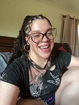 Snapshot of QueenNuttCollector chatting on 20, 5, 2026 QueenNuttCollector online show from 20, 5, 2026