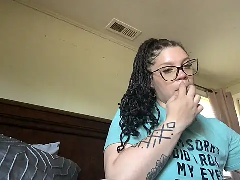 Snapshot of QueenNuttCollector chatting on 2, 6, 2026 QueenNuttCollector online show from 2, 6, 2026