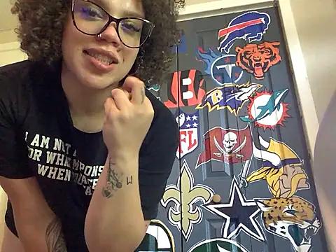 Snapshot of QueenNuttCollector chatting on 11, 6, 2026 QueenNuttCollector online show from 11, 6, 2026