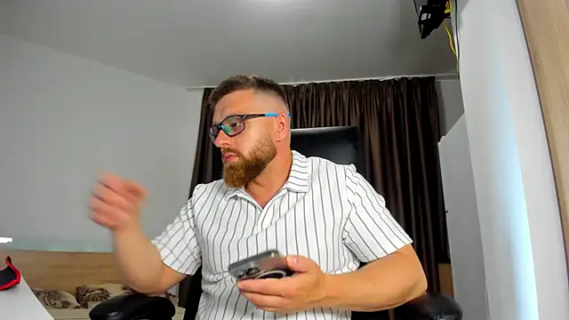 Snapshot of Findom_guy chatting on 8, 6, 2026 Findom guy online show from 8, 6, 2026