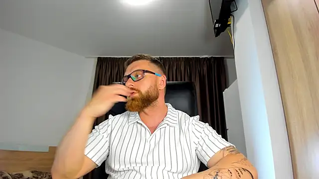 Snapshot of Findom_guy chatting on 17, 6, 2026 Findom guy online show from 17, 6, 2026