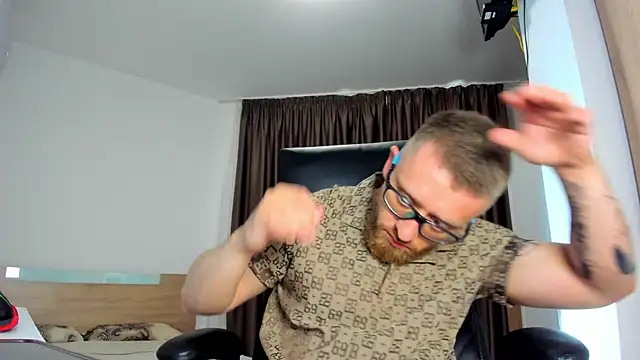 Snapshot of Findom_guy chatting on 19, 6, 2026 Findom guy online show from 19, 6, 2026