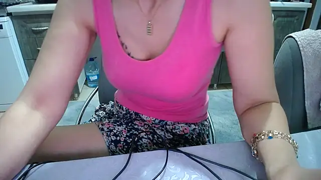 AmazingBitch online show from 19, 6, 2026
