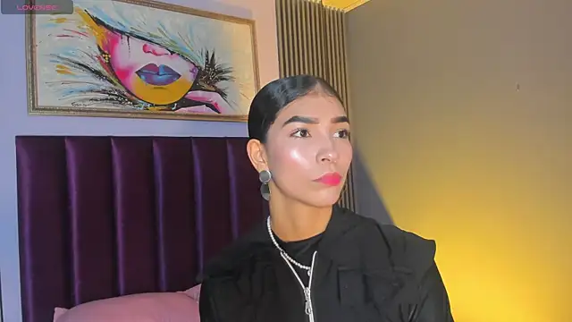 LauraAristizabal online show from 10, 6, 2026