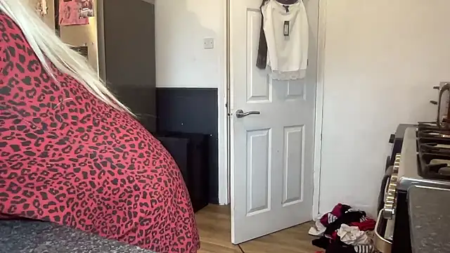 Bustyblondebabe32 online show from 7, 6, 2026