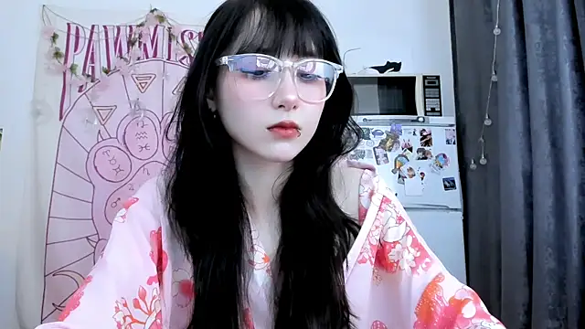 Holy420lolii online show from 10, 6, 2026