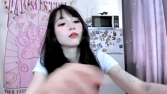 Holy420lolii online show from 12, 6, 2026