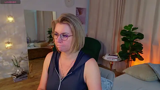 Annie Light online show from 13, 6, 2026