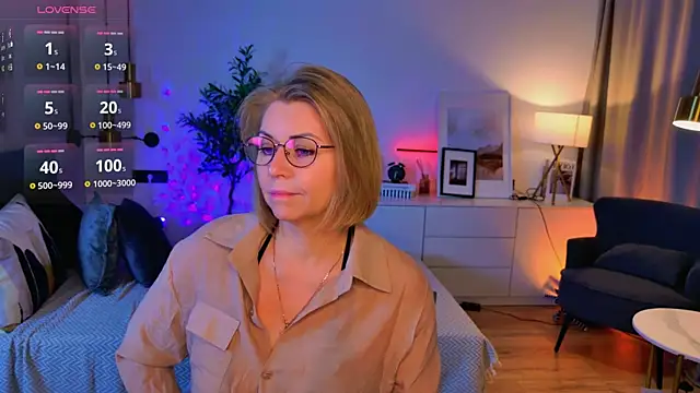 Annie Light online show from 24, 6, 2026