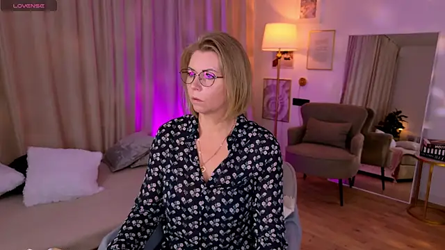 Annie Light online show from 26, 6, 2026