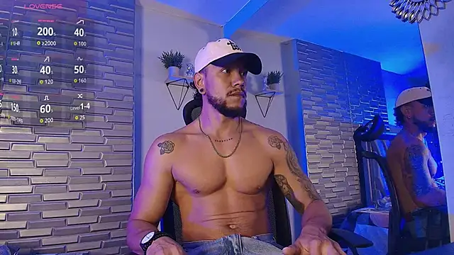 ARON TAYLER01 online show from 16, 6, 2026