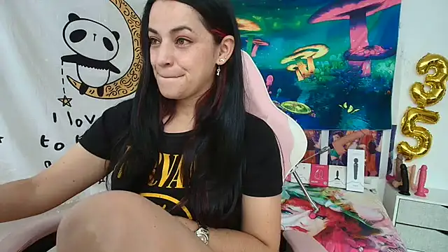 LovelyAzucena online show from 22, 6, 2026
