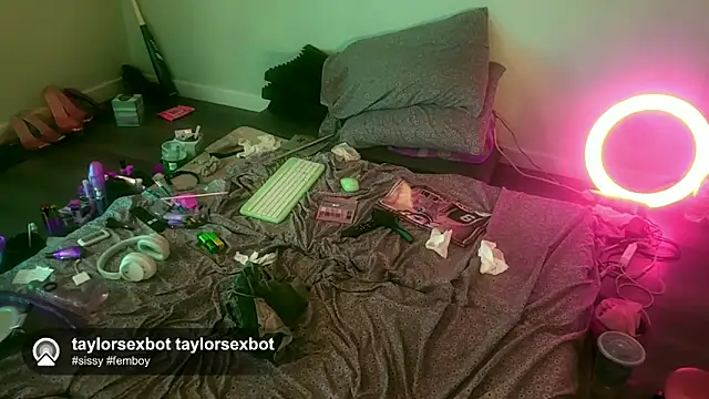 Taylorsexbot online show from 15, 5, 2026
