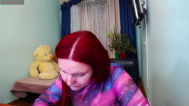 Snapshot of NikaLee chatting on 6, 12, 2024 NikaLee online show from 6, 12, 2024