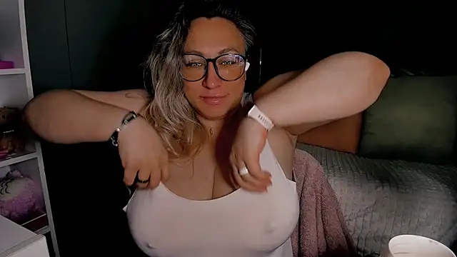 CumOnMy Tits online show from 20, 6, 2026