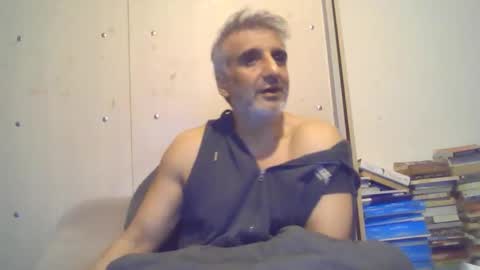 Snapshot of 0luvmonkey chatting on 19, 10, 2025 0luvmonkey online show from 19, 10, 2025