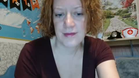 Snapshot of 12ennie chatting on 8, 11, 2025 12ennie online show from 8, 11, 2025