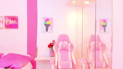 Scarlette  online show from 4, 1, 2025