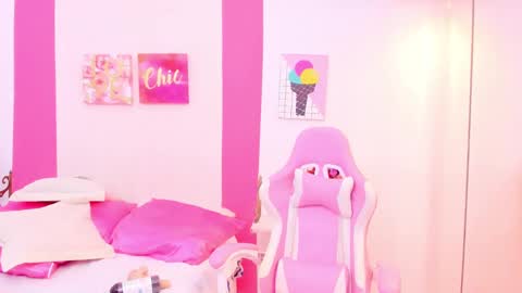 Scarlette  online show from 4, 1, 2025