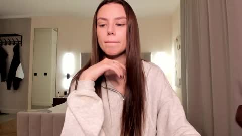 Lily 3 online show from 14, 12, 2025