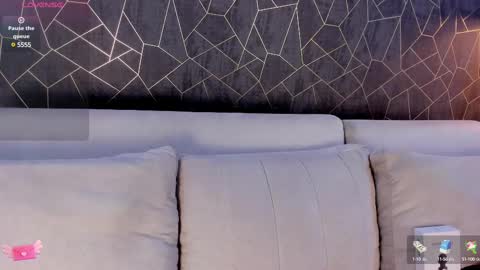 bella   online show from 4, 3, 2025