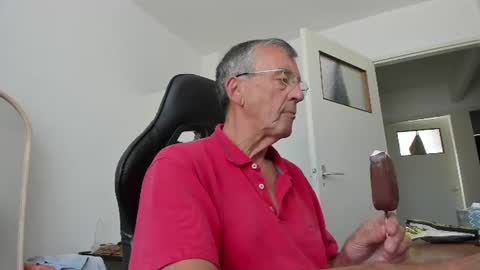 Snapshot of 200gentleman chatting on 24, 6, 2026 Henk online show from 24, 6, 2026