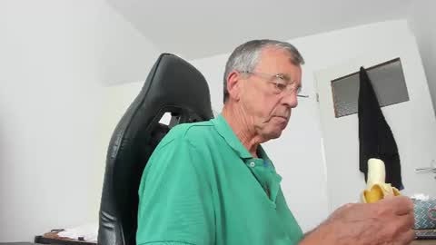 Snapshot of 200gentleman chatting on 5, 7, 2026 Henk online show from 5, 7, 2026