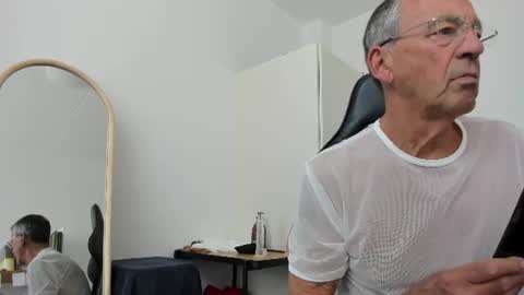 Snapshot of 200gentleman chatting on 27, 7, 2026 Henk online show from 27, 7, 2026