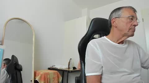 Snapshot of 200gentleman chatting on 2, 8, 2026 Henk online show from 2, 8, 2026