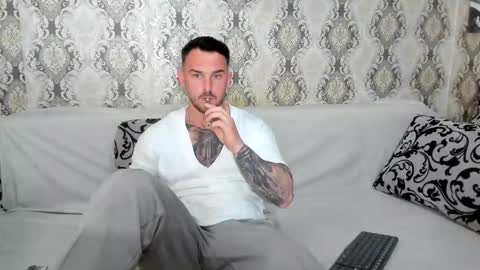 2sexymuscles online show from 15, 4, 2026