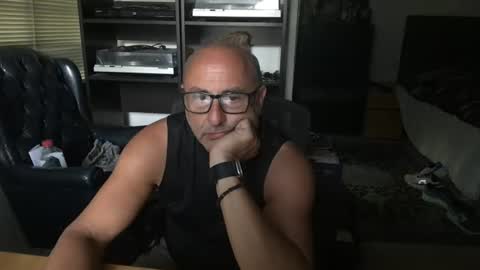 daddy vegas  for single women and couples here online show from 9, 7, 2026