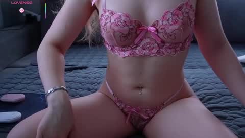 Monicano face online show from 5, 10, 2025