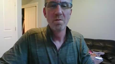 Snapshot of 999gbb_gmx chatting on 15, 11, 2025 DildoRidingDilf online show from 15, 11, 2025