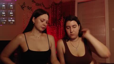 EMILY AND  MARCUS online show from 17, 12, 2025