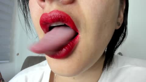 Snapshot of _antomouth_paradise chatting on 24, 12, 2024 antonia online show from 24, 12, 2024