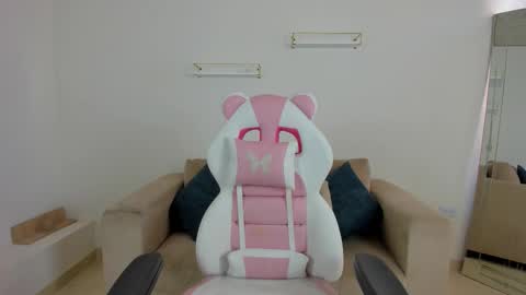 Snapshot of _april_smith_ chatting on 4, 11, 2025 online show from 4, 11, 2025