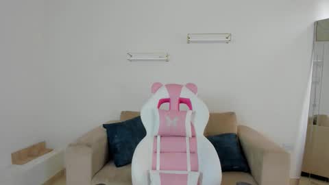 Snapshot of _april_smith_ chatting on 6, 11, 2025 online show from 6, 11, 2025