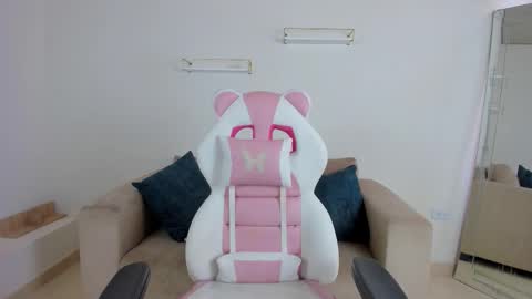 Snapshot of _april_smith_ chatting on 10, 11, 2025 online show from 10, 11, 2025