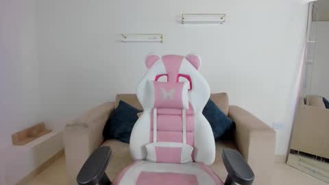 Snapshot of _april_smith_ chatting on 12, 11, 2025 online show from 12, 11, 2025