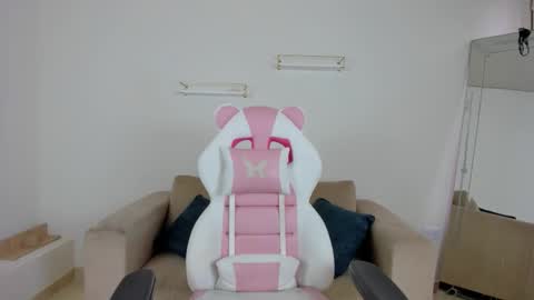 Snapshot of _april_smith_ chatting on 28, 11, 2025 online show from 28, 11, 2025