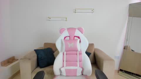 Snapshot of _april_smith_ chatting on 16, 12, 2025 online show from 16, 12, 2025