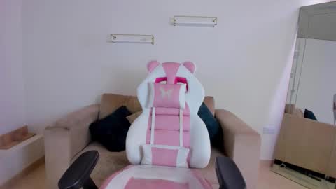 Snapshot of _april_smith_ chatting on 20, 12, 2025 online show from 20, 12, 2025