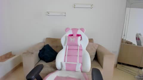 Snapshot of _april_smith_ chatting on 10, 1, 2026 online show from 10, 1, 2026