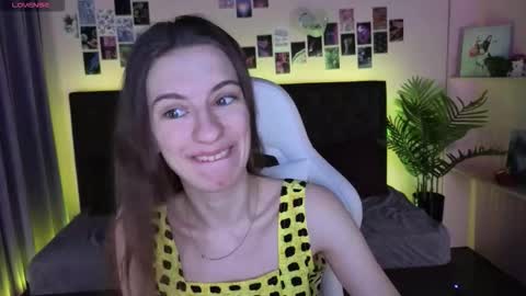 _ash_leyy_ online show from 2, 12, 2025